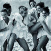 White Shirts: Estelle Léfebure, Karen Alexander, Rachel Williams, Linda Evangelista, Tatjana Patitz & Christy Turlington, Malibu, 1988 © Peter Lindbergh (Courtesy of Peter Lindbergh, Paris / Gagosian Gallery)